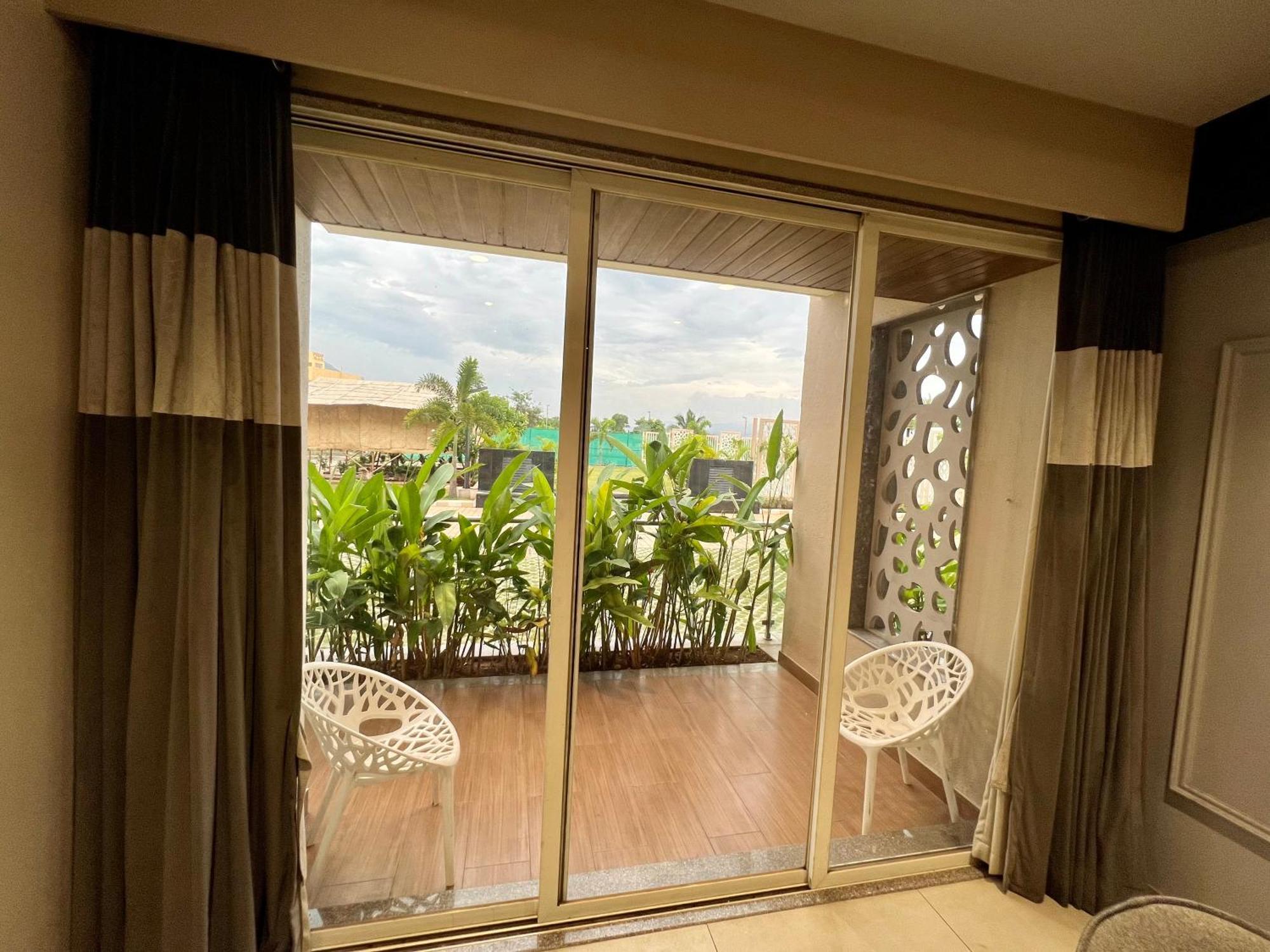 Capetown Resort Igatpuri Exteriör bild